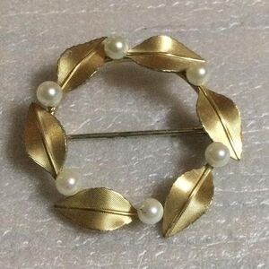 Elegant Gold Leaf and Pearl Brooch
